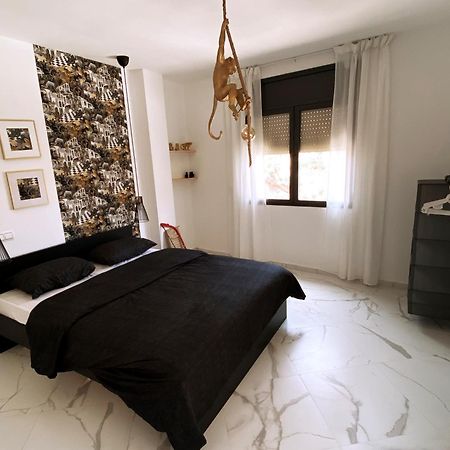 Entire House With Private Rooftop อัลฮอเคม่า ภายนอก รูปภาพ