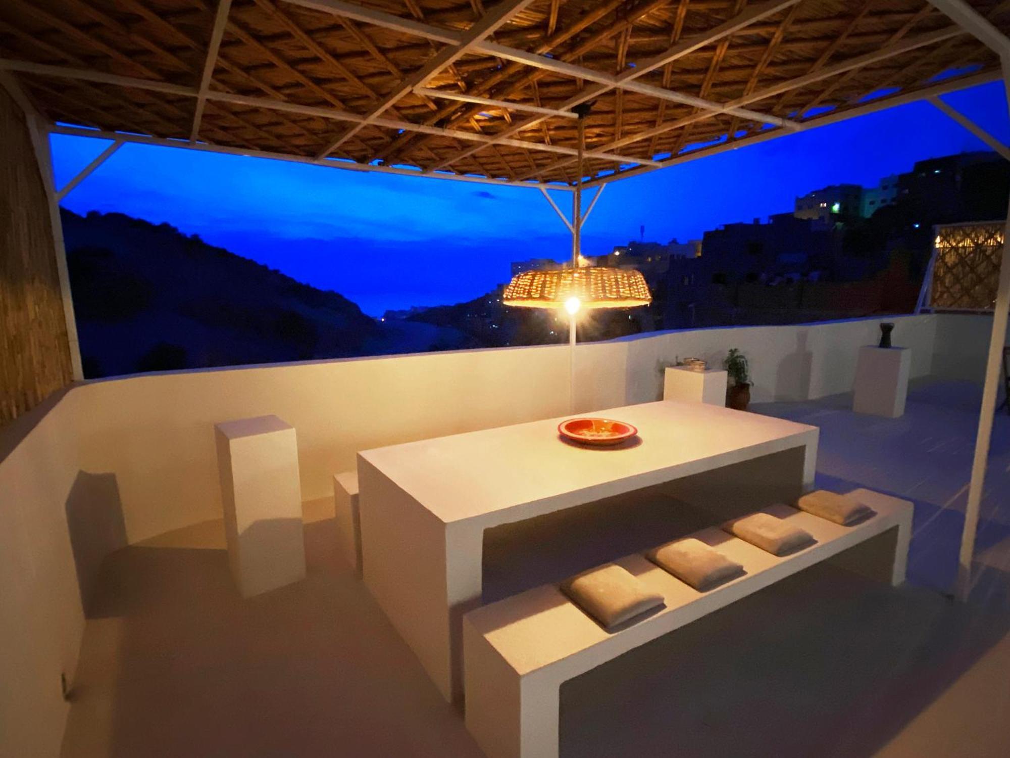 Entire House With Private Rooftop อัลฮอเคม่า ภายนอก รูปภาพ