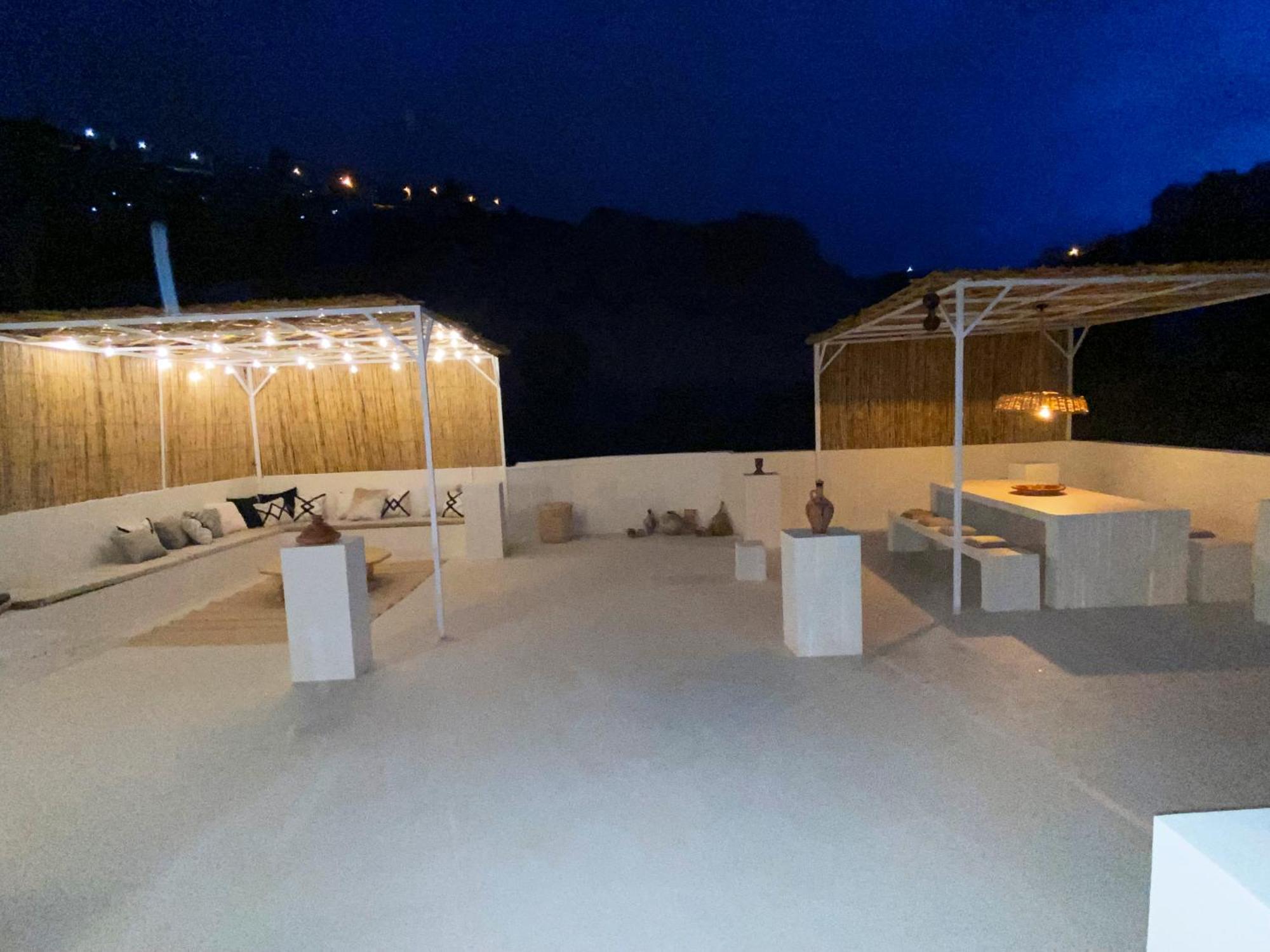Entire House With Private Rooftop อัลฮอเคม่า ภายนอก รูปภาพ