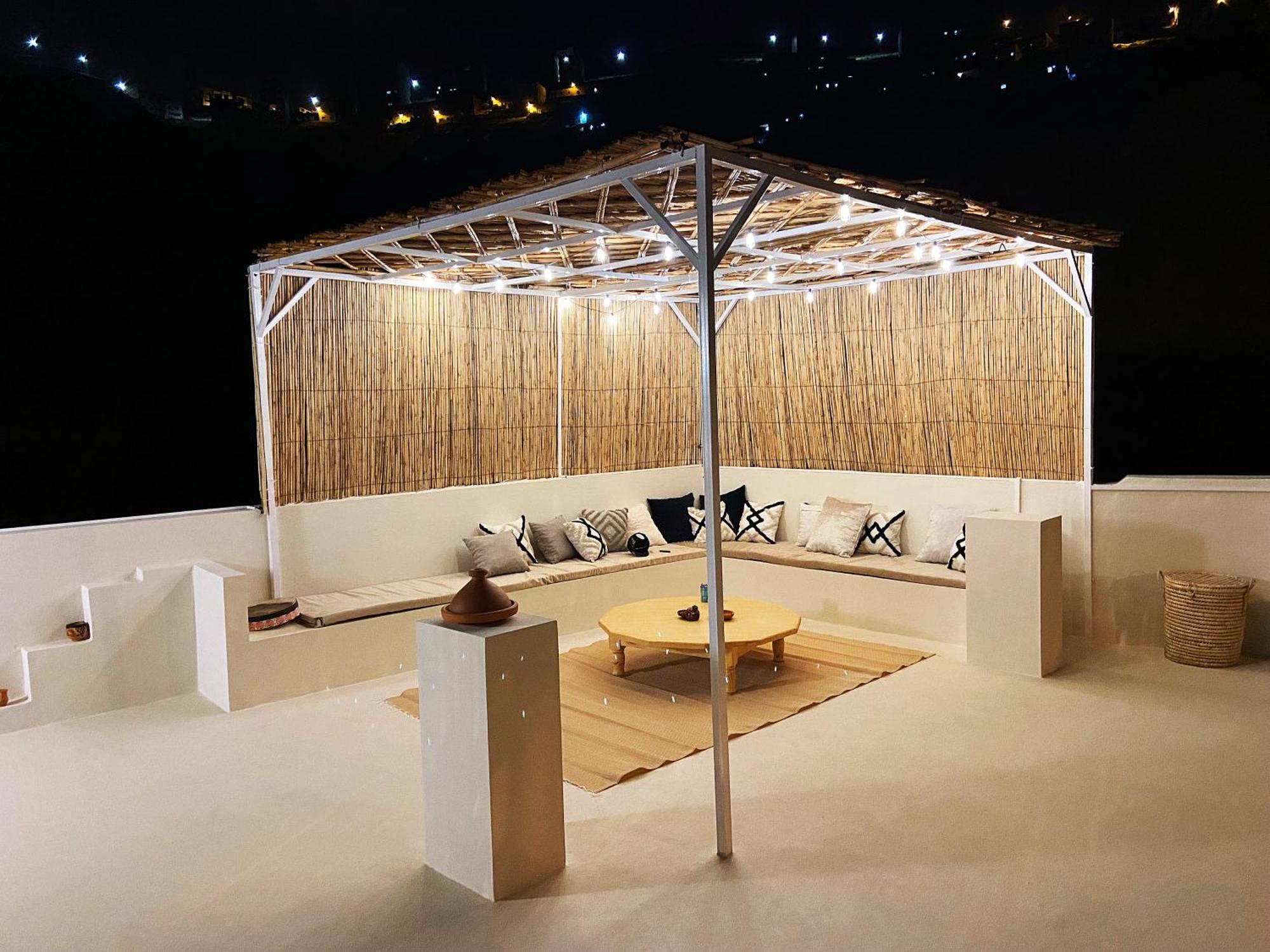 Entire House With Private Rooftop อัลฮอเคม่า ภายนอก รูปภาพ
