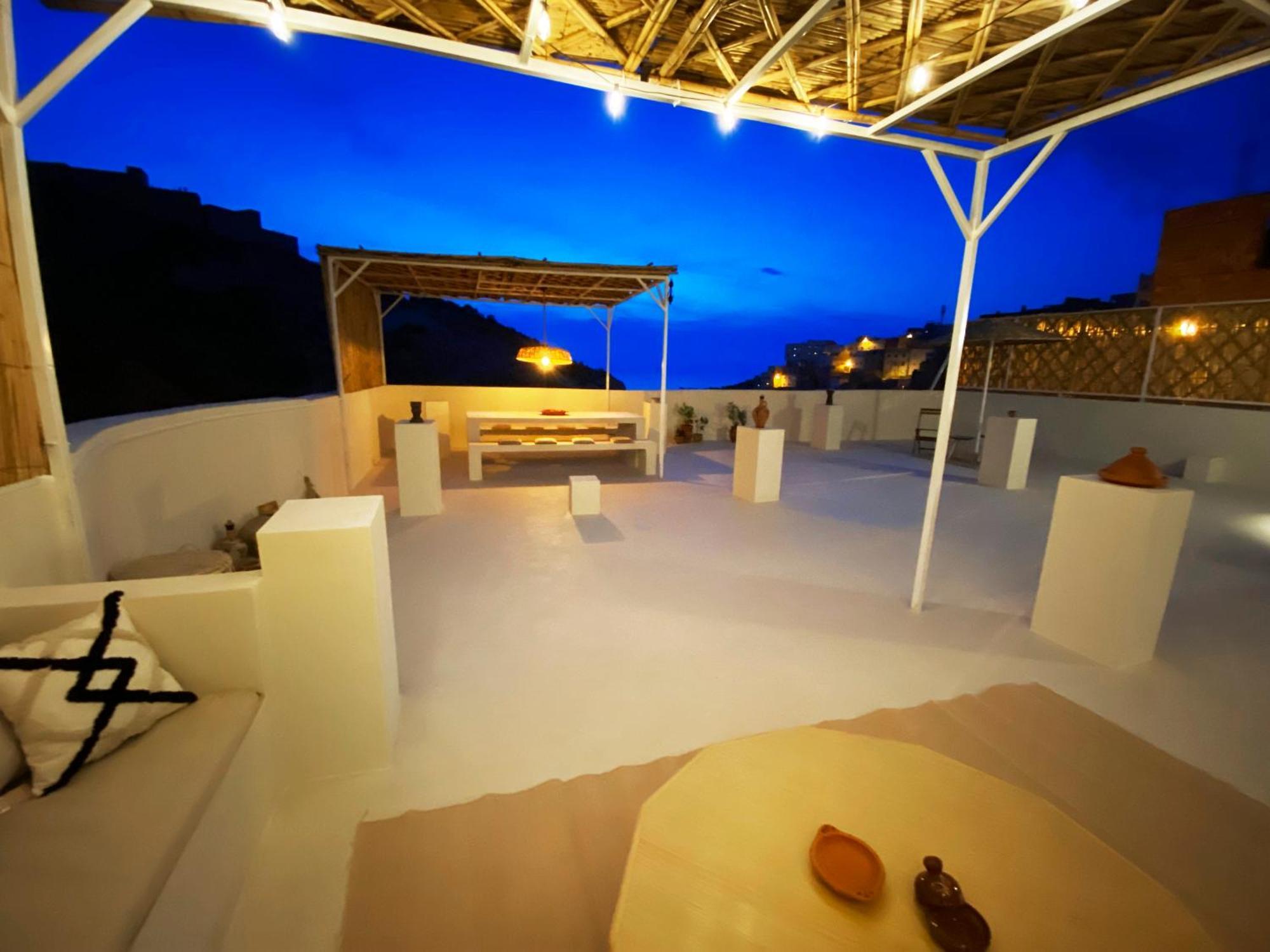 Entire House With Private Rooftop อัลฮอเคม่า ภายนอก รูปภาพ